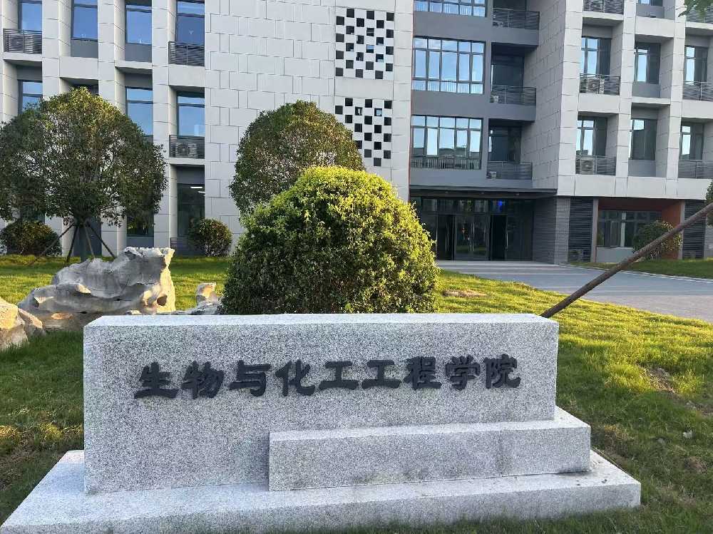 海伦市扬州职业大学体育场高杆灯项目
